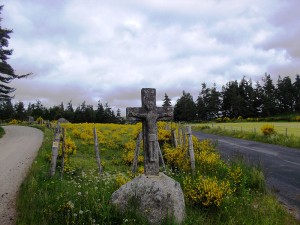 La croix du lièvre, commune de Sainte Colombe de Peyre.