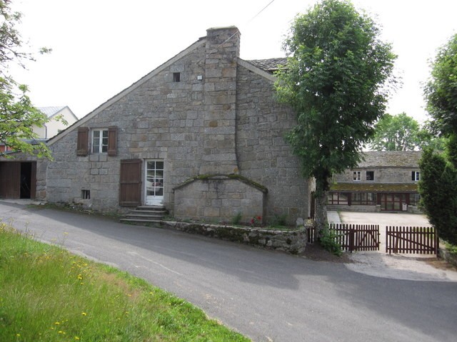 Hameau du Ventouzet, commune de Sainte Colombe de Peyre.